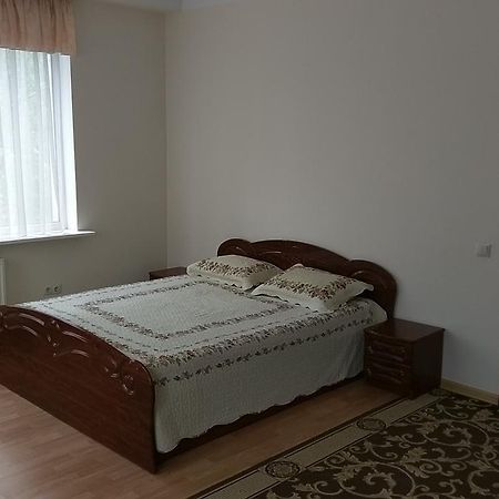 Sviatoshyn Aparthotel Kiev Exterior foto